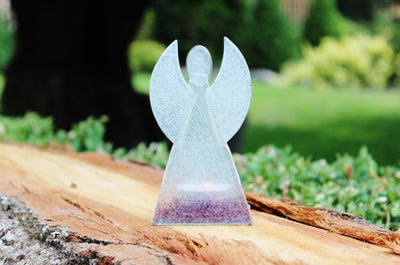 Skleněný svícen anděl 12cm - bílo-fialový