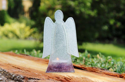 Skleněný svícen anděl 14cm - bílo-fialový