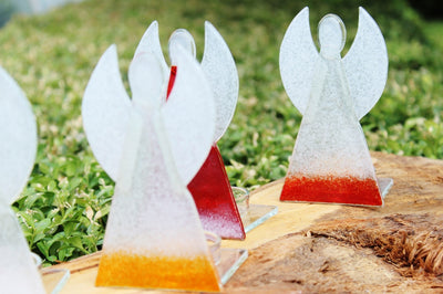Skleněný svícen anděl 12cm - bílo-oranžový