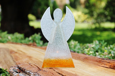 Skleněný svícen anděl 12cm - bílo-oranžový
