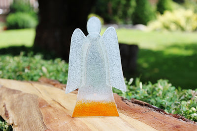 Skleněný svícen anděl 14cm - bílo-oranžový