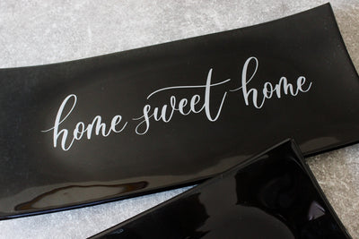 Tmavě šedá skleněná mísa HOME SWEET HOME