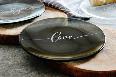 Tmavě šedý dezertní talířek prům. 20cm - LOVE