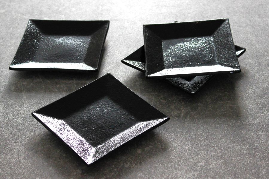 Sada 4ks skleněných černých talířků 13x13cm