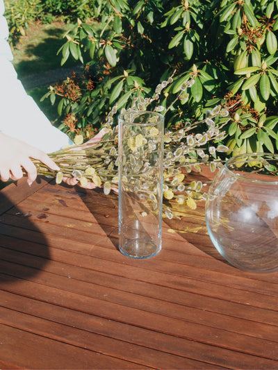 Vysoká skleněná váza na květiny Simax Drum a skleněná kulatá váza Simax Globe