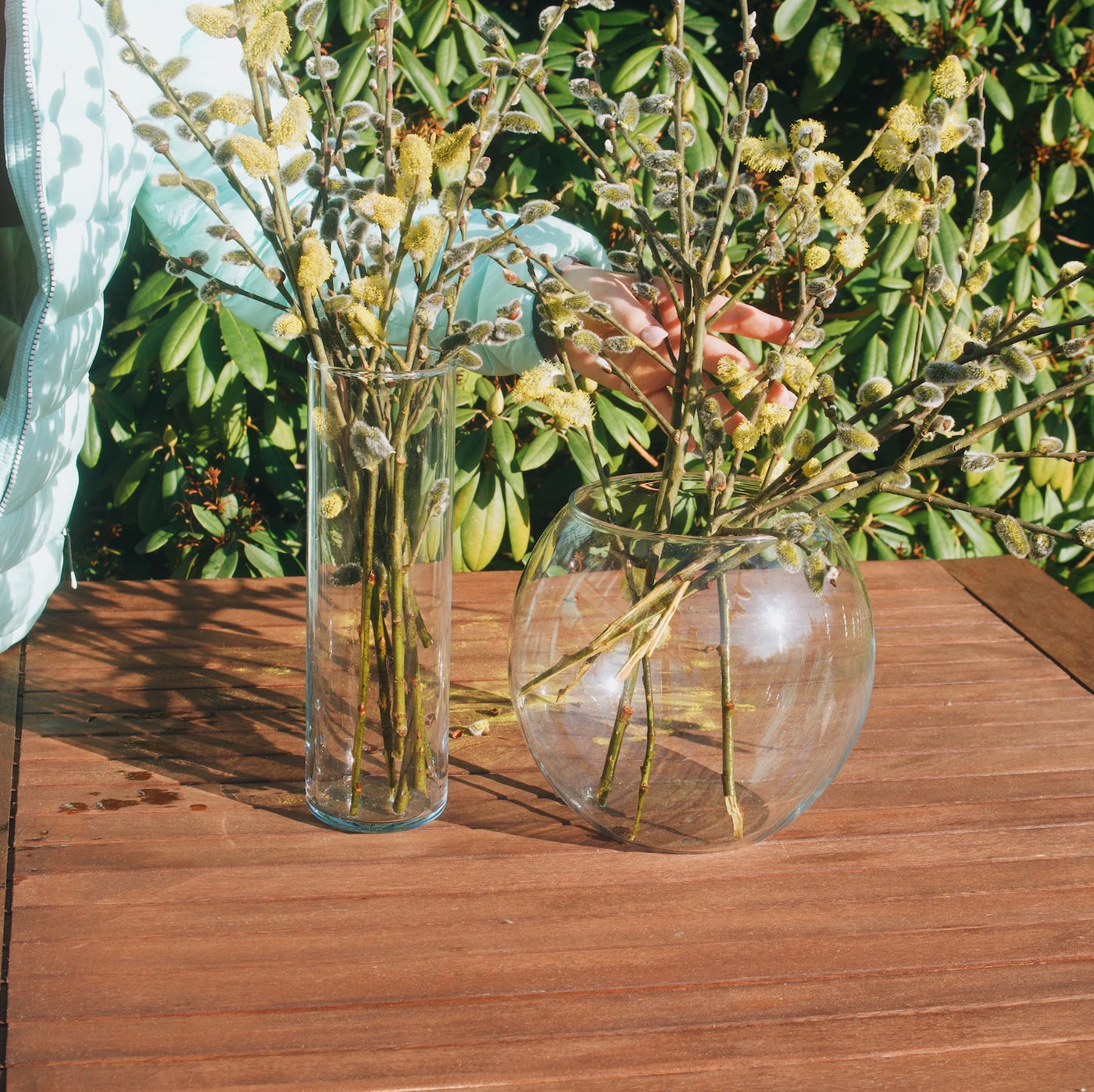 Vysoká skleněná váza na květiny Simax Drum a kulatá váza Simax Globe