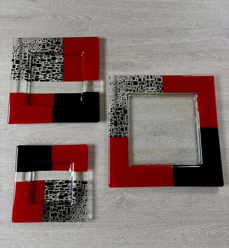 Set čtvercových talířů R4 černo-červené (sada 3 ks)