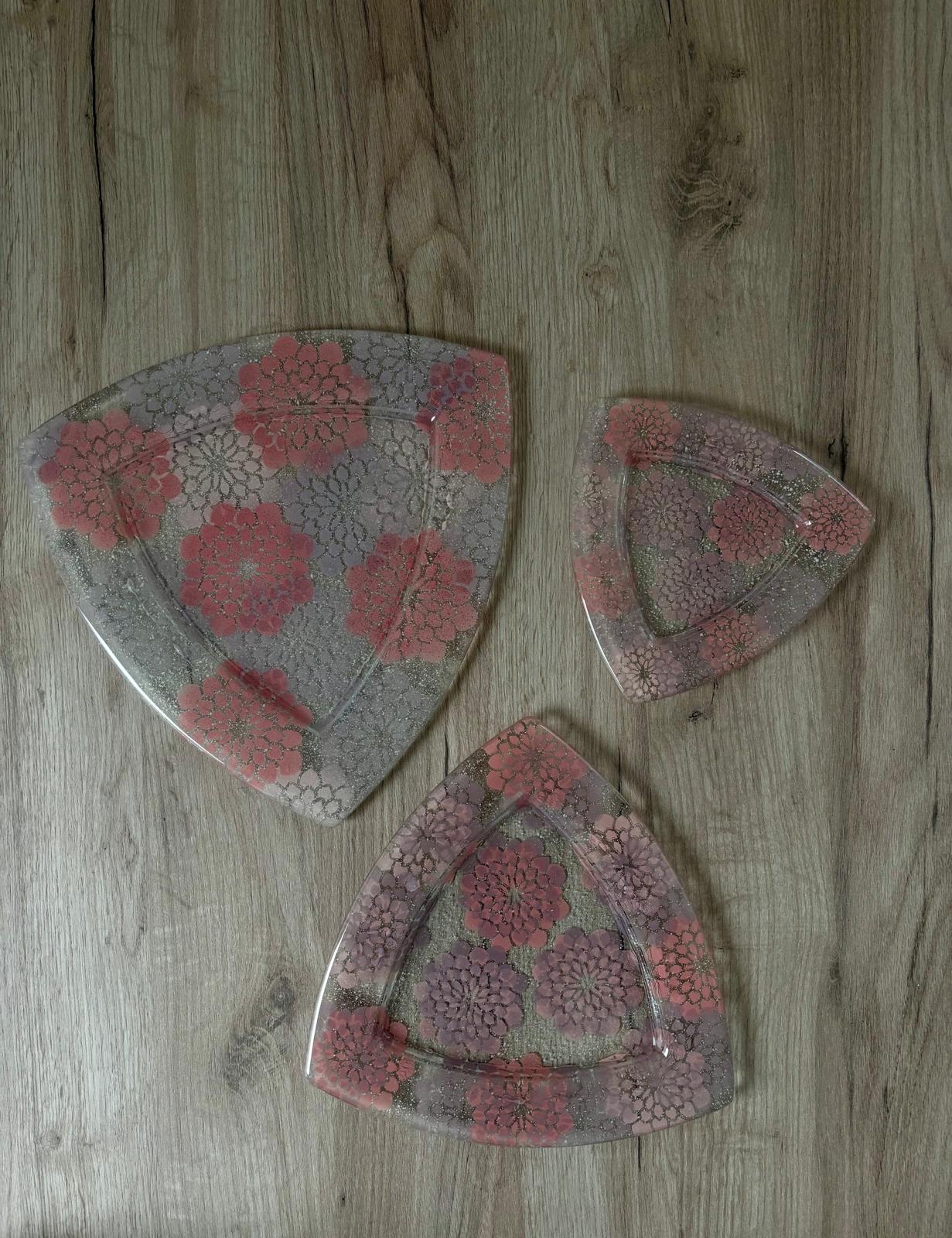 Set trojúhelníkových talířů P28