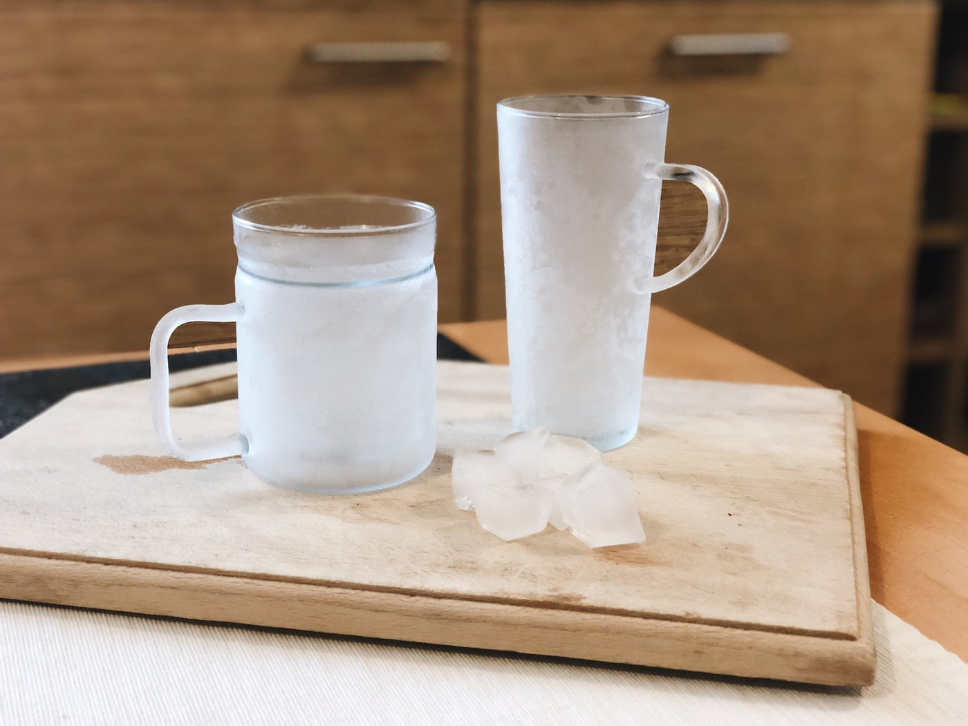 Namražené sklenice Simax Twin a Karina s kostkama ledu