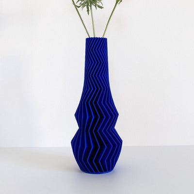 Tmavě modrá designová 3D print váza Martin Žampach zig zag 1